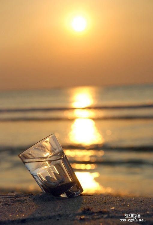 只想。和你一起坐在海边，看夕阳落下。.jpg